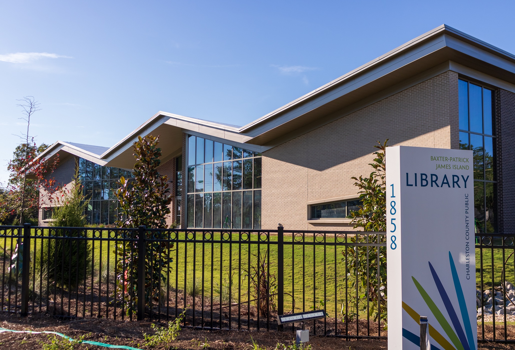 Baxter-Patrick James Island Library - exterior