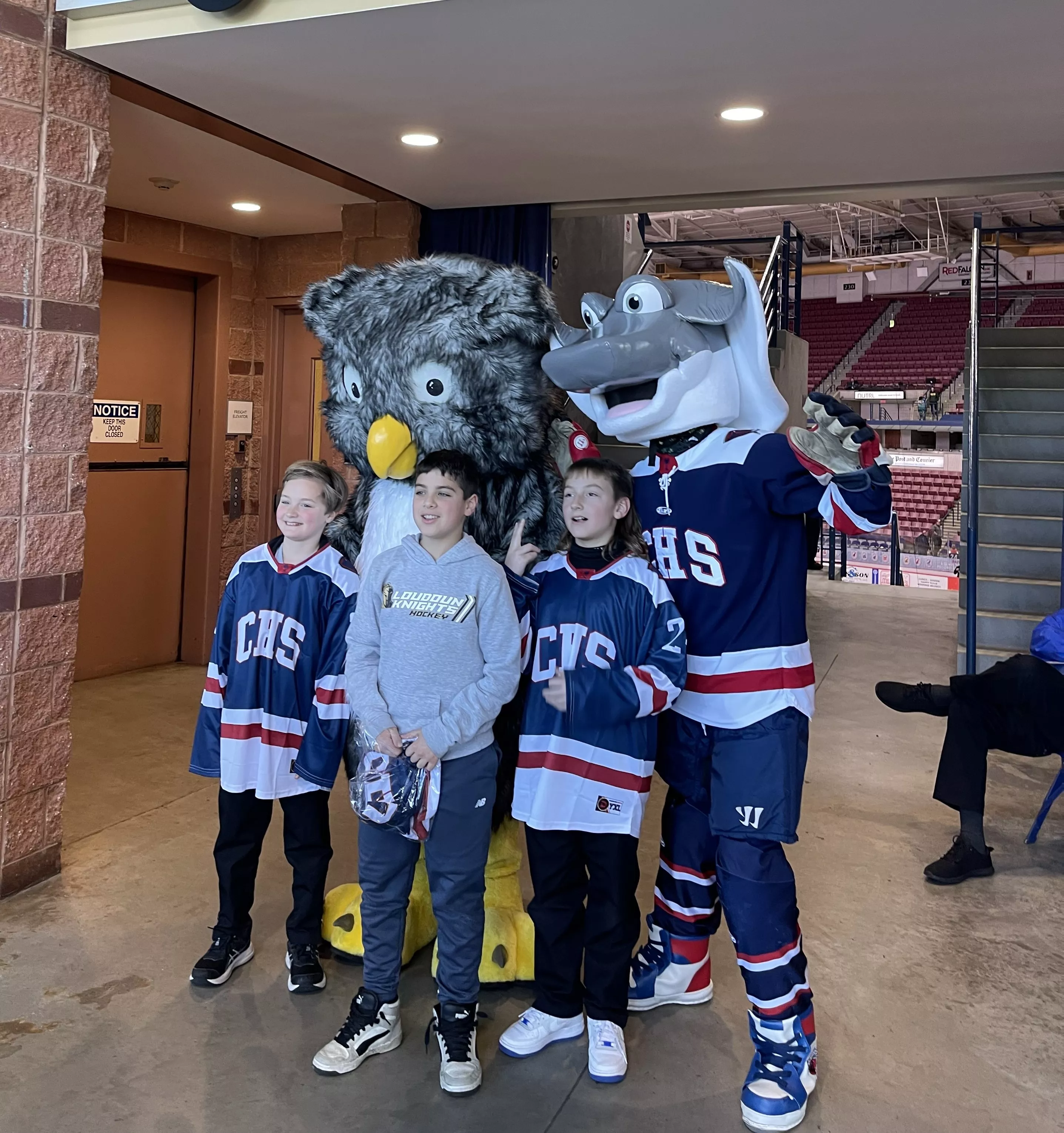 Group of people at a Stingray&#039;s game