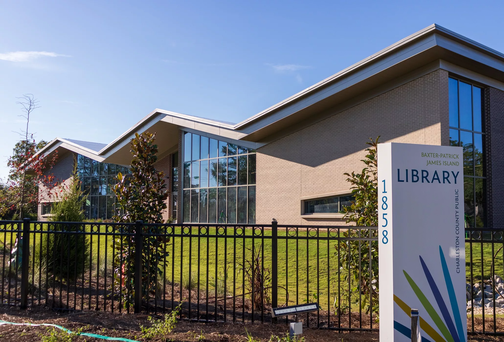 Baxter-Patrick James Island Library - exterior